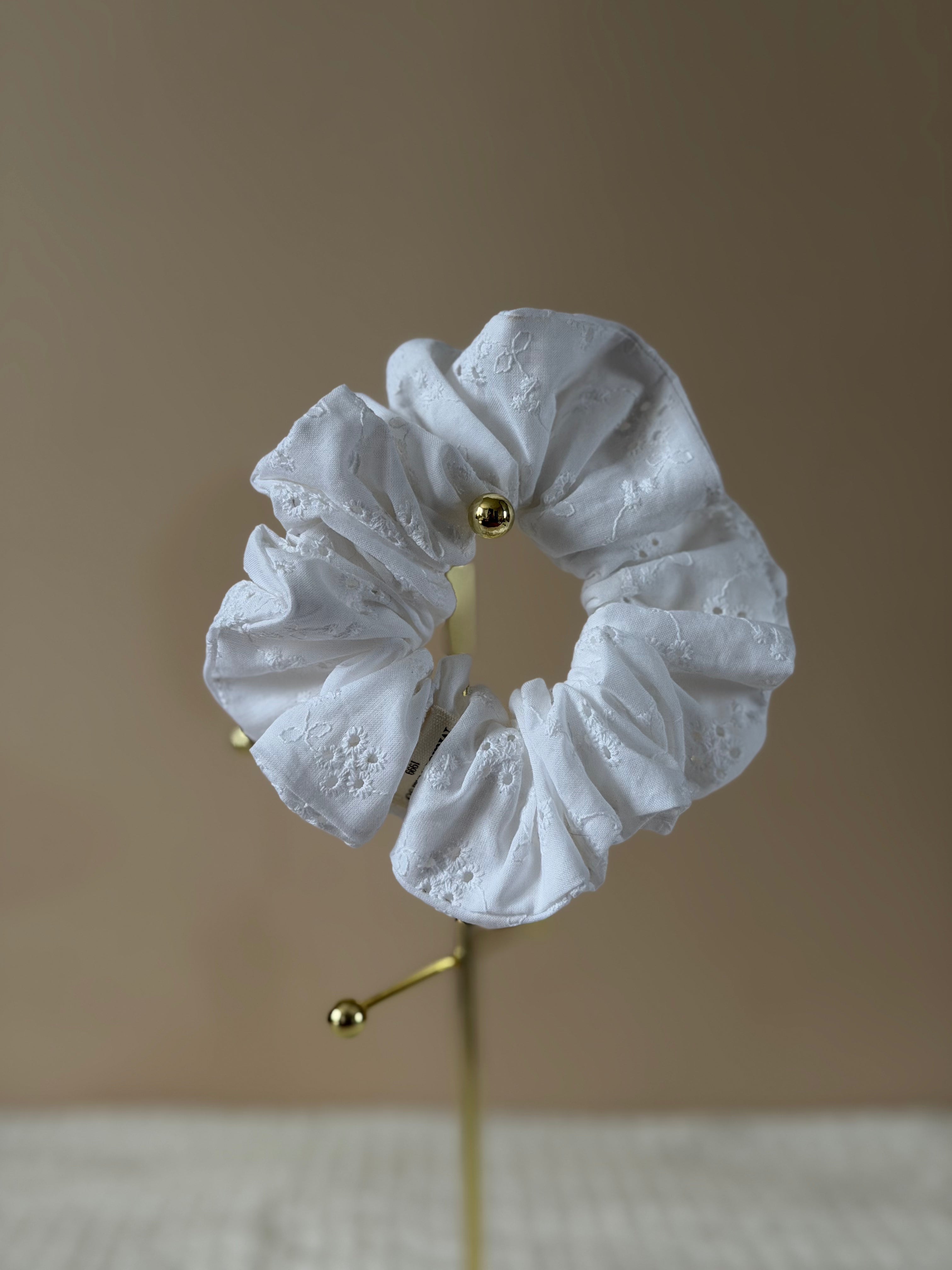 Chouchou - Broderie blanche