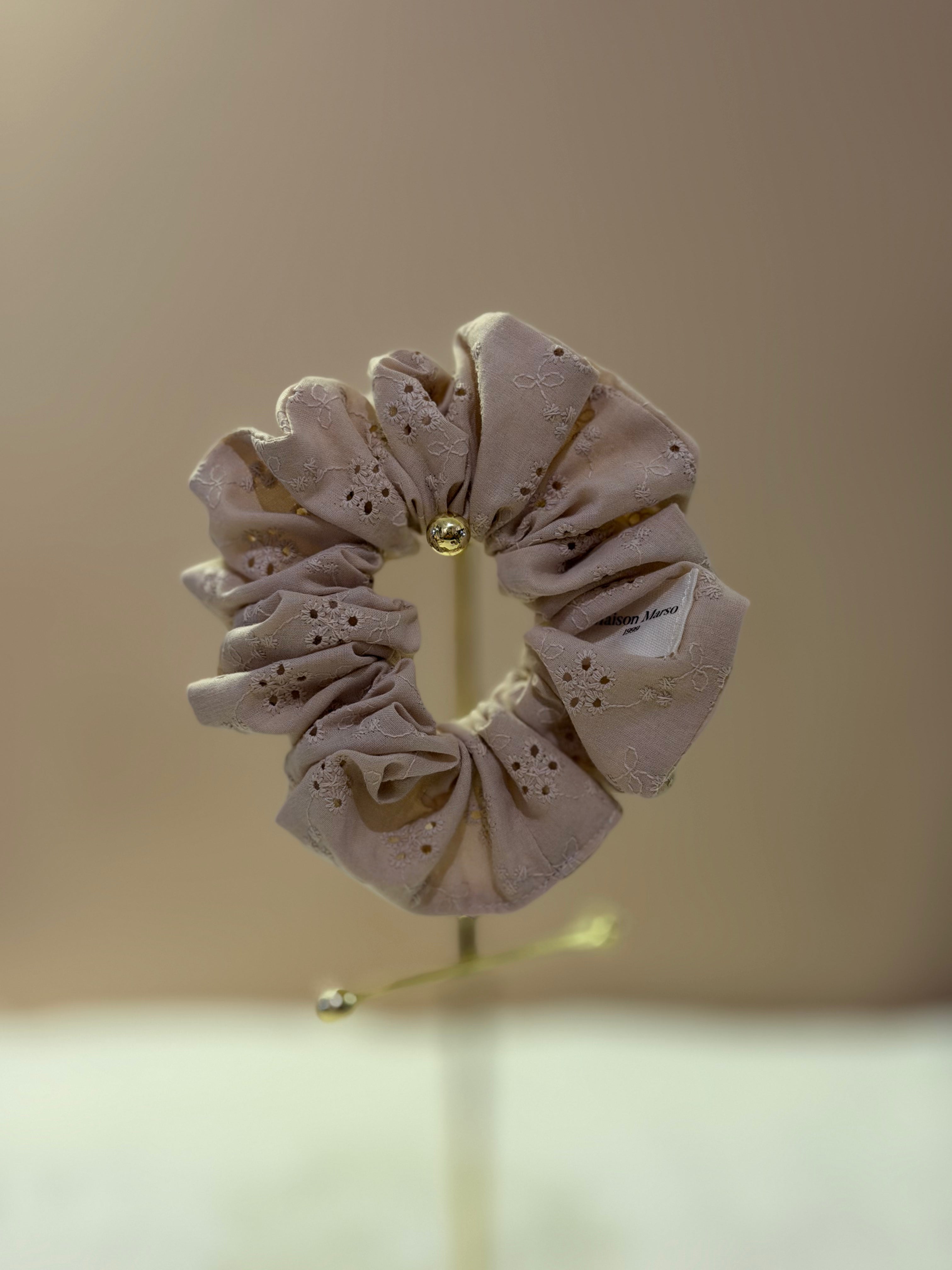 Chouchou - Broderie beige